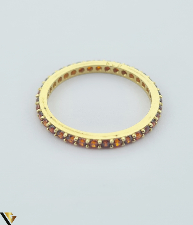 Inel din aur 14k, 585 1.43 grame Latime inelului la partea superioara este de 1.8mm Diametrul inelului este de 16.8mm Masura standard RO:53 si UE: 13 Cristale de zirconiu Marcaj cu titlul "585" Locatie Harlau     . [1]