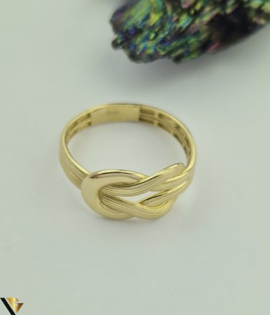 Inel  aur 14k Greutate: 2.19 grame Latime maxima superioara 9.96mm Diametrul inelului este de 18.70 mm Masura UE: 19 si RO: 59 (circumferinta) Marcaj / titlul "585" Locatie: Harlau  0723 353 111 [1]