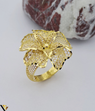 Bijuterii din aur - Inel  aur 14k Greutate: 4.47 grame Latime maxima superioara 26mm Diametrul inelului este de 18.50 mm Masura UE: 18 si RO: 58 (circumferinta) Marcaj / titlul "585" Locatie: Harlau  0723 353 111