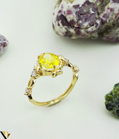 Inele - Inel din aur 14k Greutate: 2.25 grame Cristale de zirconiu Latime maxima superioara 12 mm Diametrul inelului este de 17 mm Masura UE: 14 si RO: 54 (circumferinta) Marcaj cu titlul "585" Locatie Harlau : 0723 353 111