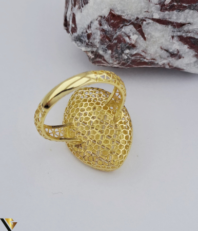 Inel  aur 14k Greutate: 2.41 grame Latime maxima superioara 23.70mm Diametrul inelului este de 18 mm Masura UE: 17 si RO: 57 (circumferinta) Marcaj / titlul "585" Locatie: Harlau  0723 353 111 [2]