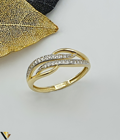 Bijuterii din aur - Inel aur 14k, Cristale de zirconiu Greutate: 2.03 grame Latime: 7 mm Diametru: 18.25 mm Masura: UE 17 / RO 57 (circumferinta) Marcaj /  titlu: "585" Locatie: Bacau Calea Marasesti Tel: 0756943079