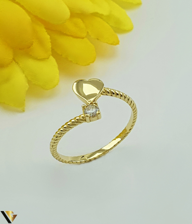 Bijuterii din aur - Inel aur 14k, Cristal de zirconiu Greutate: 1.59 grame Latime: 10 mm Diametru: 17.75 mm Masura: UE 16 / RO 56 (circumferinta) Marcaj /  titlu: "585" Locatie: Bacau Calea Marasesti Tel: 0756943079