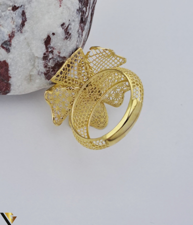 Inel  aur 14k Greutate: 4.47 grame Latime maxima superioara 26mm Diametrul inelului este de 18.50 mm Masura UE: 18 si RO: 58 (circumferinta) Marcaj / titlul "585" Locatie: Harlau  0723 353 111 [2]