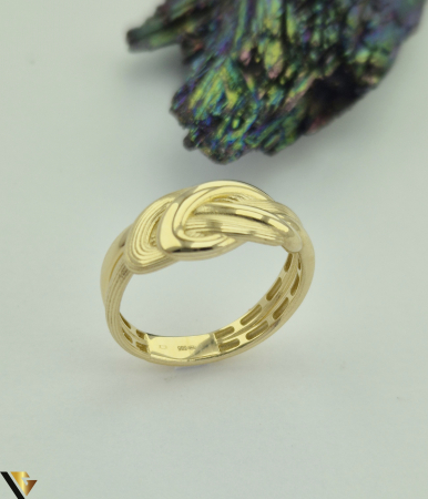 Bijuterii din aur - Inel  aur 14k Greutate: 2.61 grame Latime maxima superioara 8.25mm Diametrul inelului este de 18.50 mm Masura UE: 18 si RO: 58 (circumferinta) Marcaj / titlul "585" Locatie: Harlau  0723 353 111