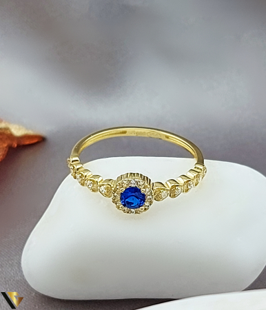 Inel aur 14k, Cristale de zirconiu, ALBASTRU, PIATRA ALBASTRA, CULOARE SAFIR Greutate: 1.42 grame Latime: 6 mm Diametru: 17.50 mm Masura: UE 15 / RO 55 (circumferinta) Marcaj /  titlu: "585" Locatie: Bacau Calea Republicii Tel: 0758108978 [1]