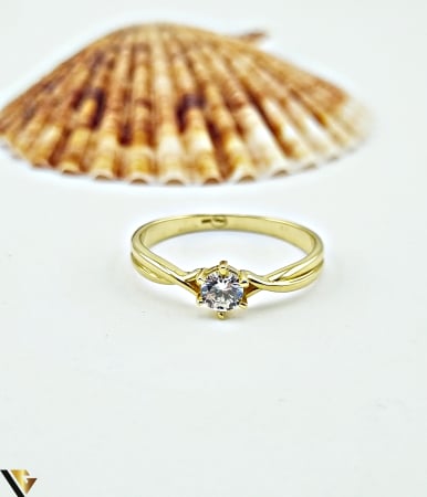 Inele din aur - nel aur 14k ,Cubic zirconia Greutate: 1.86 grame Latime: 2.80 mm Diametru: 19 mm Masura: RO 15 / UE 55 (circumferinta) Marcaj / titlu: 585 Locatie: HARLAU Tel: 0723353111