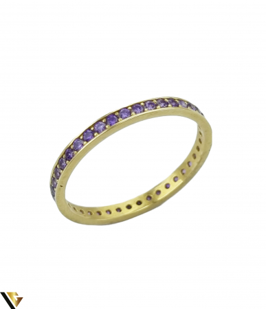 Inele - Inel din aur 14k, 585 1.60 grame Model "Eternity", avand cristale de zirconiu mov (1 mm), in monturi individuale Latimea maxima superioara este de 2.2 mm Diametrul inelului este de 19.2 mm Masura standard RO: 60 (circumferinta) / Masura UE: 20 Produs Nou Marcaj cu titlul "585" Locatie HARLAU