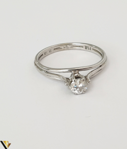 Inel aur alb 18k,750 Diamant central "Brilliant Cut" de cca. 0.30 ct,in montura suprainaltata Inaltimea inelului la partea superioara este de 5.90 mm Diametrul inelului este de 16.90 mm Locatie HARLAU 31692 [1]