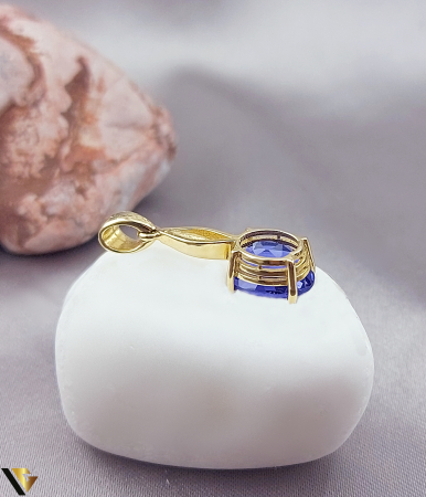 Pandantiv aur 14K, Cristal de zirconiu, PIATRA MOV, ELEGANT Greutate: 1.63 grame Lungime: 23 mm ( cu anou ) Latime: 7 mm Marcaj / titlu: "585" Locatie: Bacau Calea Republicii Tel: 0758108978 [1]