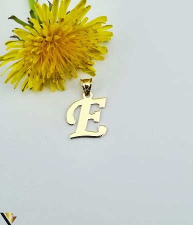 Bijuterii din aur - Pandantiv aur 14K,initiala "E" Greutate:0.85 g Lungime: 19.70 mm ( cu anou ) Latime: 13 mm Marcaj / Titlu: 585 Locatie: HARLAU Tel.0723 353 111
