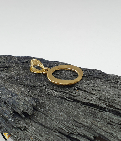Pandantiv aur 14K, Litera O Greutate: 0.55 grame Lungime: 17 mm ( cu anou ) Latime: 11 mm Marcaj / titlu: "585" Locatie: Bacau Calea Marasesti Tel: 0756943079 [1]