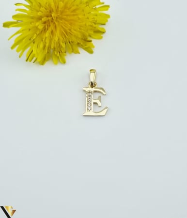 Bijuterii din aur - Pandantiv aur 14K,initiala "E" Greutate:0.71 g Lungime: 18.00 mm ( cu anou ) Latime:8.50 mm Marcaj / Titlu: 585 Locatie: HARLAU Tel.0723 353 111