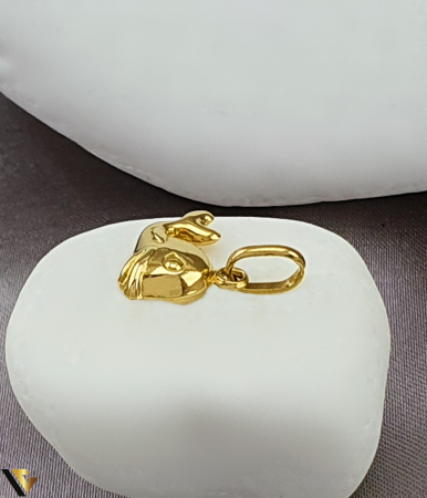 Pandantiv aur 18K Greutate: 0.90 grame Lungime: 15 mm ( cu anou ) Latime: 14 mm Pre-owned / Stare foarte buna Marcaj / titlu: "750" Locatie: Bacau Calea Marasesti Tel: 0756943079 [1]