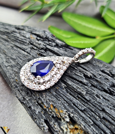 Pandantiv Aur  18k, Diamante 0.43 ct in total  si Safir, 1.62 grame [1]