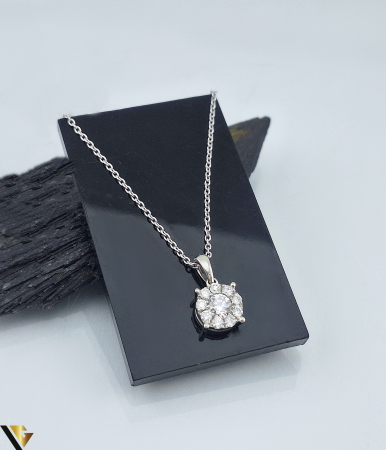 Lant cu Pandantiv Aur Alb 18k Greutate  : 2.92 g 10 diamante naturale ,,Brilliant cut" insumand un carataj total de 0.47 ct Dintre acestea, diamantul central este de 0.23 ct, incojurat de 9 diamate de 0.0266 ct Culoare si Claritate : F    VSI-SI Lungime (cu anou) si Latime : 12 mm /  6 mm Marcaj cu titlul " 750 " " D 0.47 " Locatie Podu Iloaiei Contact: 0728083344 [1]