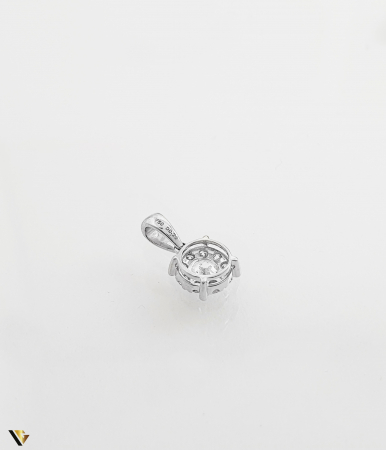Lant cu Pandantiv Aur Alb 18k Greutate  : 2.92 g 10 diamante naturale ,,Brilliant cut" insumand un carataj total de 0.47 ct Dintre acestea, diamantul central este de 0.23 ct, incojurat de 9 diamate de 0.0266 ct Culoare si Claritate : F    VSI-SI Lungime (cu anou) si Latime : 12 mm /  6 mm Marcaj cu titlul " 750 " " D 0.47 " Locatie Podu Iloaiei Contact: 0728083344 [3]