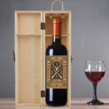 set-cadou-vanator-cutie-vin-cu-vin-si-breloc-personalizate [1]