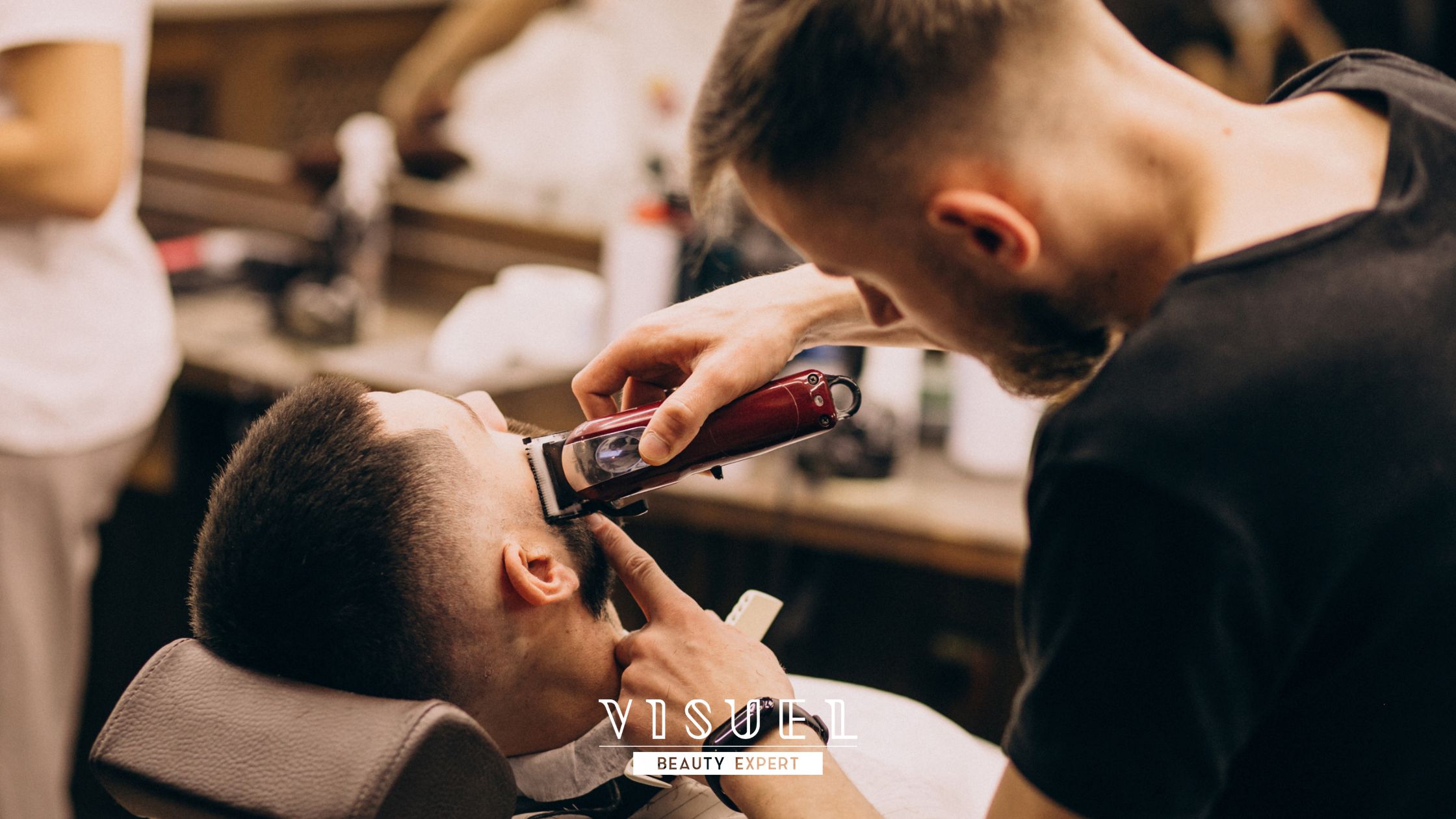 Mașină de tuns, mașină de contur sau shaver? Ghid complet pentru frizerii la început de drum   | Blog | Visuel.ro