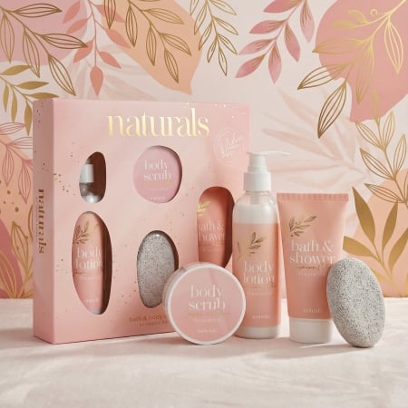 set-cadou-femei-naturals-bath-body-essentials-scrub-corp-gel-de-dus-lotiune-corp-piatra-calcaie-cadouri-visuel-beauty-expert