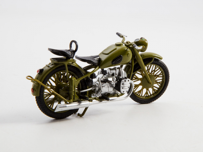 Macheta motocicleta ruseasca M-72, scara 1:24 [8]