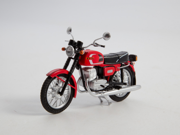 Macheta motocicleta cehoslovaca CZ 350/472, scara 1:24 [6]