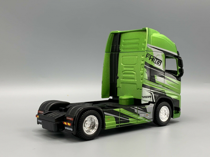 Macheta cap tractor Volvo FH5 verde, scara 1:43 [2]