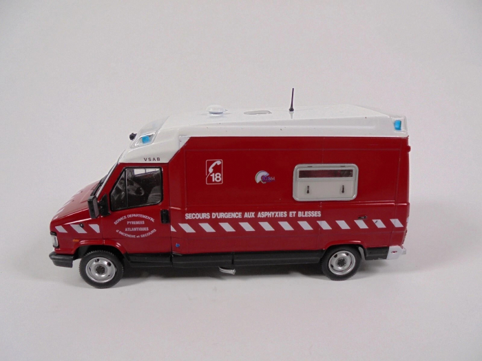 Macheta ambulanta de pompieri Peugeot J5 Maxum, scara 1:43 [2]