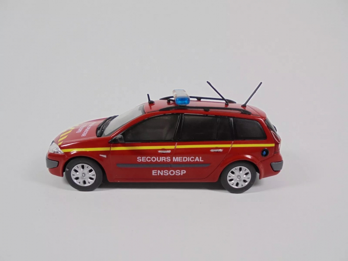 Macheta ambulanta de pompieri Renault Megane Break, scara 1:43 [2]