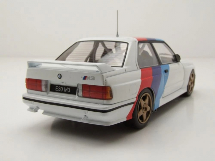 Macheta auto BMW M3 (E30), scara 1:24 [2]