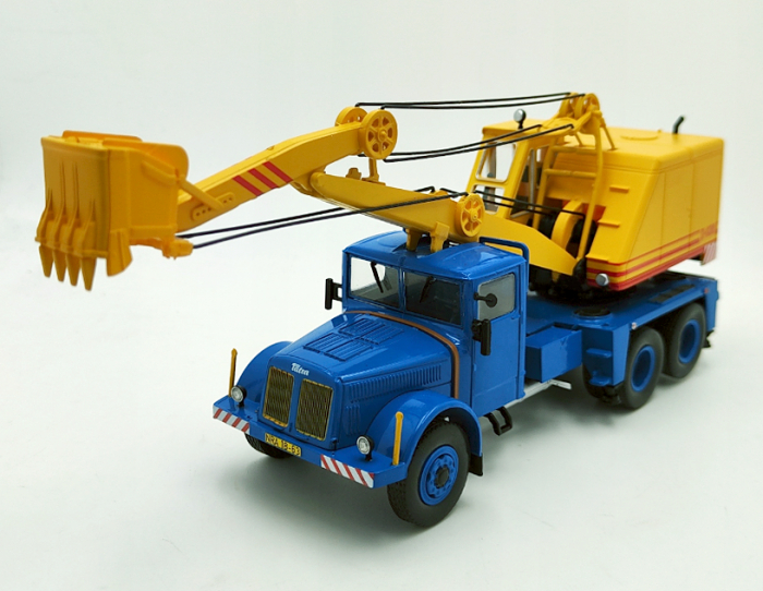 Macheta auto excavator Tatra 111 D030, scara 1:43 [2]