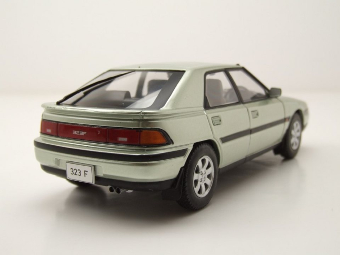 Macheta auto Mazda 323 F, scara 1:24 [2]