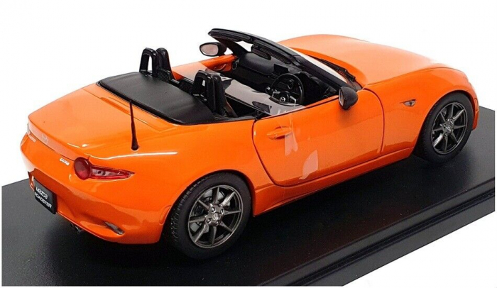 Macheta auto Mazda MX-5 RHD, scara 1:24 [2]