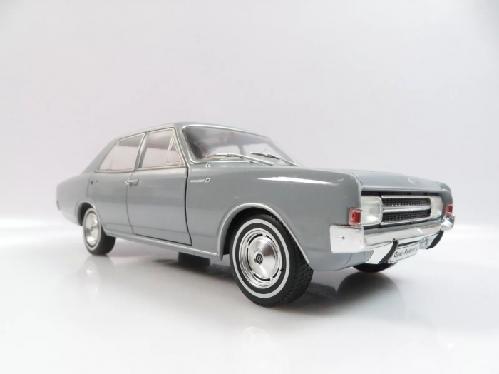 Macheta auto Opel Rekord C1900, scara 1:24 [2]