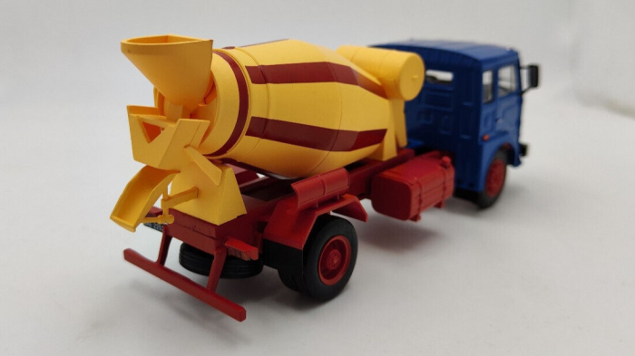 Macheta autobetoniera Jelcz P325, scara 1:43 [3]
