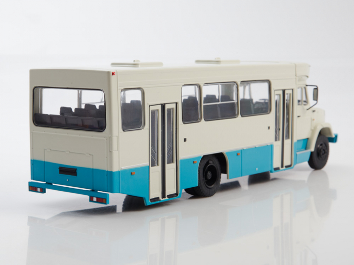 Macheta autobuz GoLAZ-4242 cu revista, scara 1:43 [2]