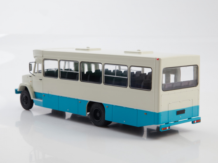 Macheta autobuz GoLAZ-4242 cu revista, scara 1:43 [3]