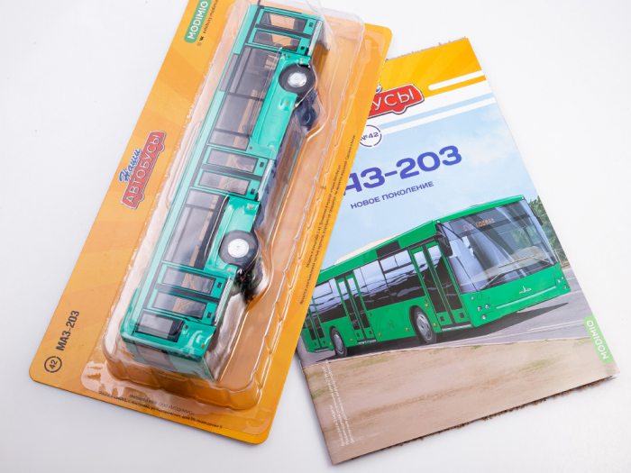 Macheta autobuz MAZ-203 cu revista, scara 1:43 [6]