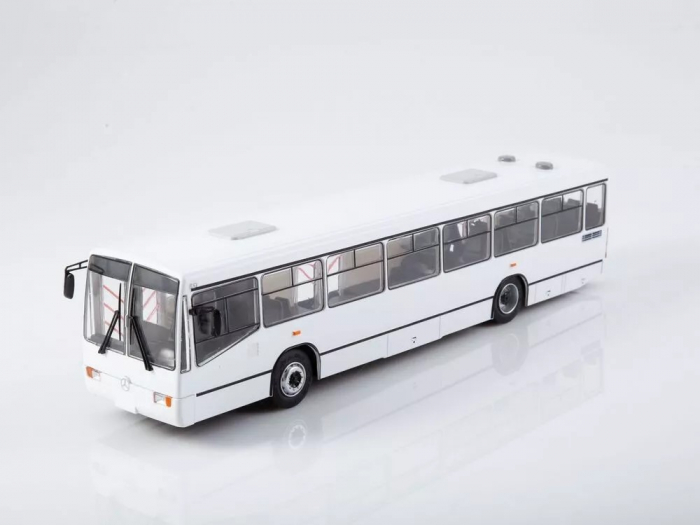 Macheta autobuz Mercedes Benz O 345 cu revista, scara 1:43 [2]