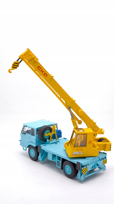 Macheta automacara Tatra 813 4x4 AD125, scara 1:43 [2]