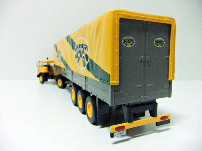 Macheta camion Barreiros Super Azor cu semiremorca cu prelata, scara 1:43 [2]