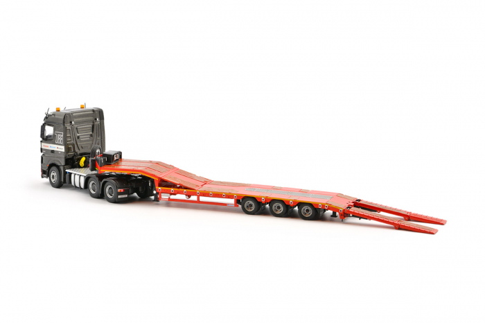 Macheta cap tractor Mercedes Arocs 6x4 cu trailer Scheuerle cu 3 axe si rampe hidraulice, scara 1:50 [5]