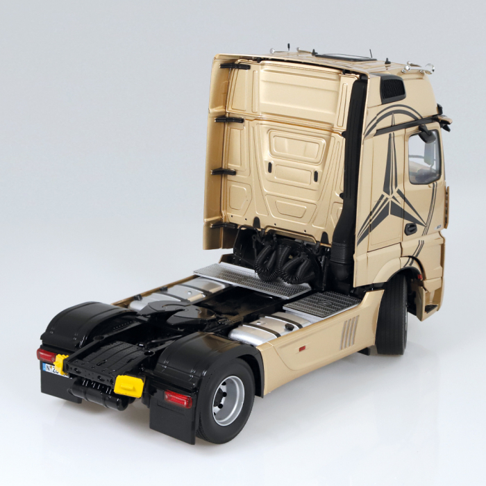 Macheta cap tractor Mercedes Benz Actros Gigaspace, scara 1:18 [3]