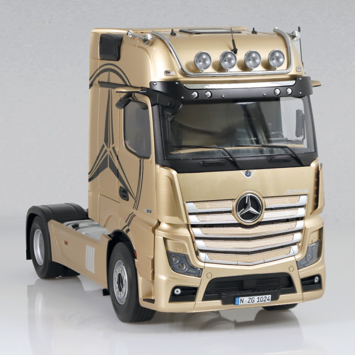 Macheta cap tractor Mercedes Benz Actros Gigaspace, scara 1:18 [6]