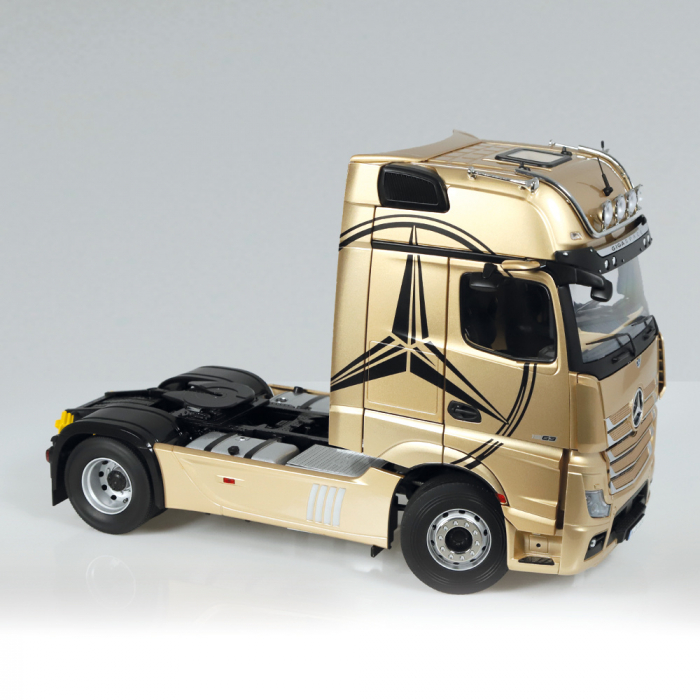 Macheta cap tractor Mercedes Benz Actros Gigaspace, scara 1:18 [2]