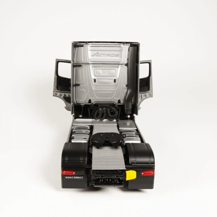 Macheta cap tractor Mercedes Benz Actros Gigaspace, scara 1:18 [3]