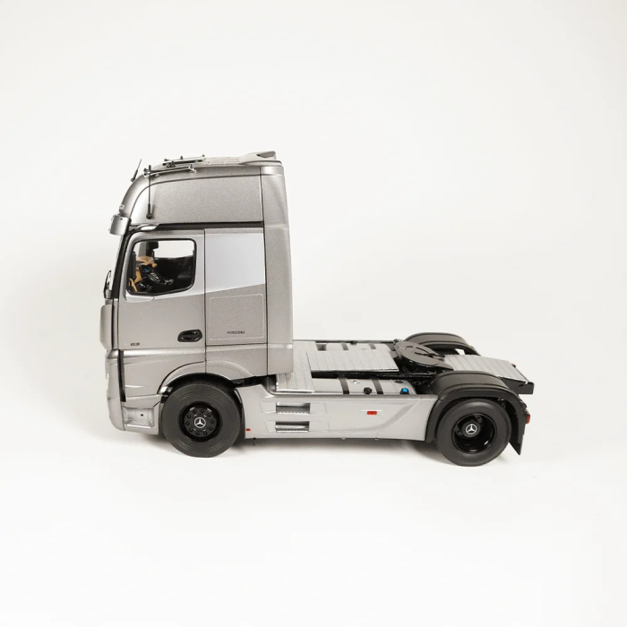Macheta cap tractor Mercedes Benz Actros Gigaspace, scara 1:18 [2]
