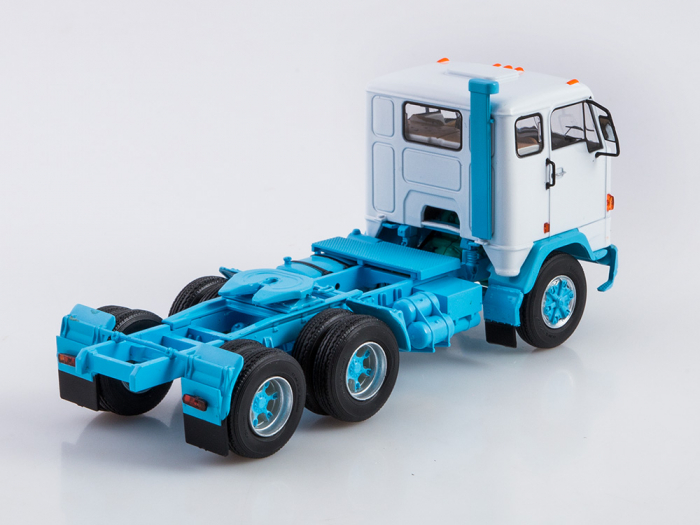 Macheta cap tractor Volvo F89 6x2 cu axa liftanta, scara 1:43 [3]