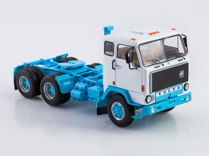 Macheta cap tractor Volvo F89 6x2 cu axa liftanta, scara 1:43 [2]