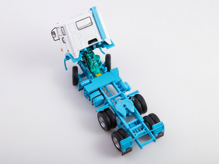 Macheta cap tractor Volvo F89 6x2 cu axa liftanta, scara 1:43 [7]